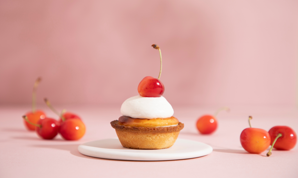 新贅沢スイーツ!採れたて 佐藤錦を1粒のせたチーズタルト